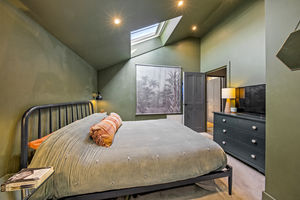 Bedroom- click for photo gallery